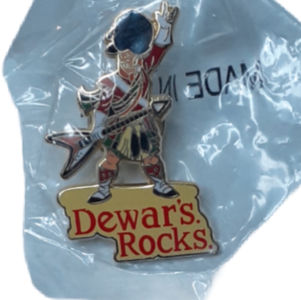 Dewar's finest scotch whiskey pin